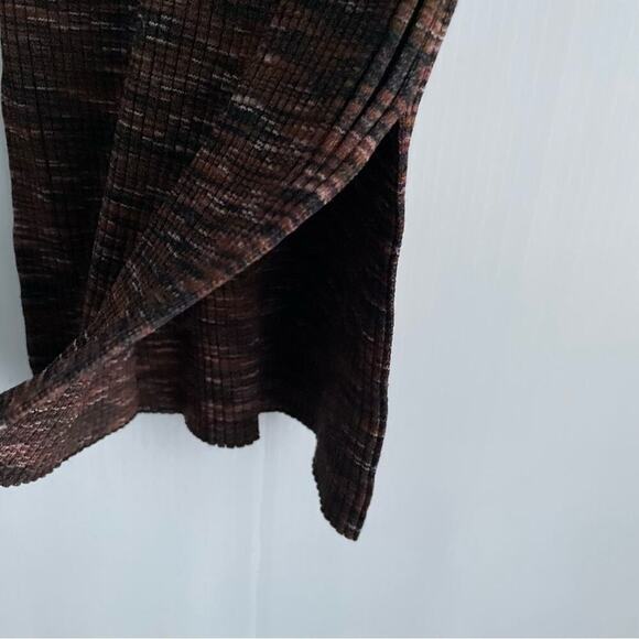 Aritzia Babaton ribbed bodycon dress tight fitting side slits on bottom size med - Picture 8 of 10